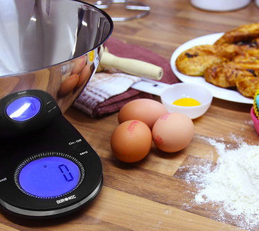 Gram Weigher Kitchen Scales With Blue Screen