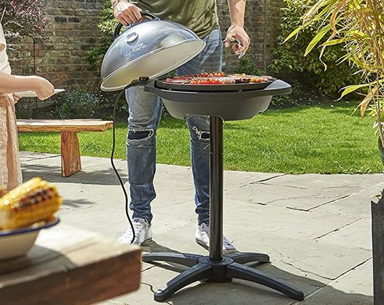 15 Portion Portable Electric Grill On Tall Black Stand