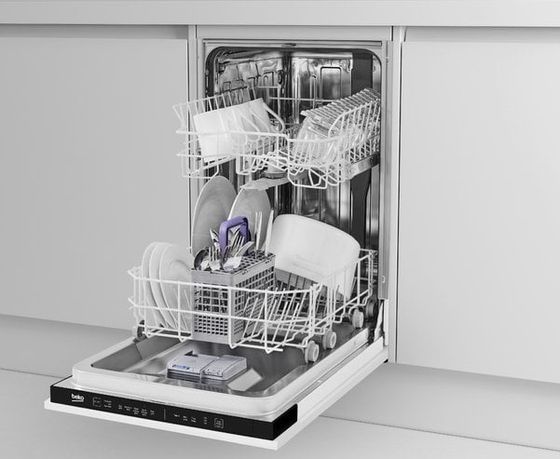 Built-In Dishwasher With Steel Handle