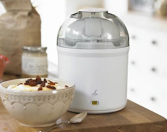 Yoghurt Machine In White With See-Through Cover