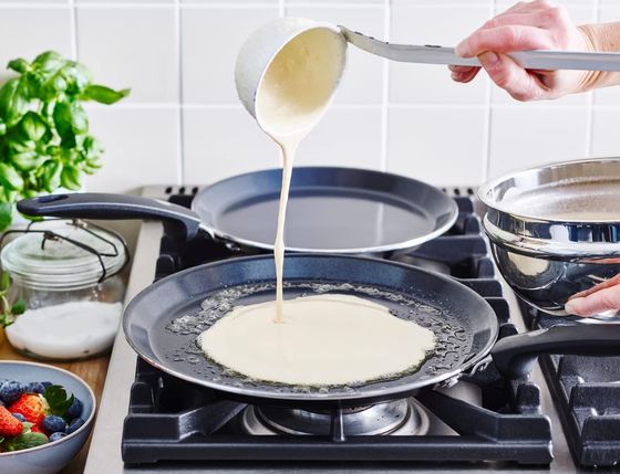 New Ceramic Pancake Pan With Steel Grip