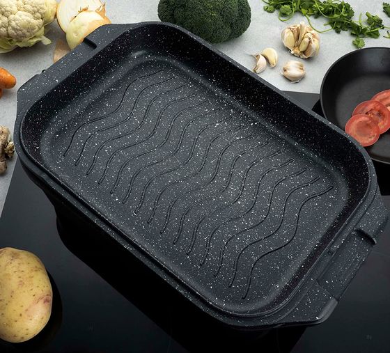 Dual Purpose Non-Stick Roasting Tray With Grips
