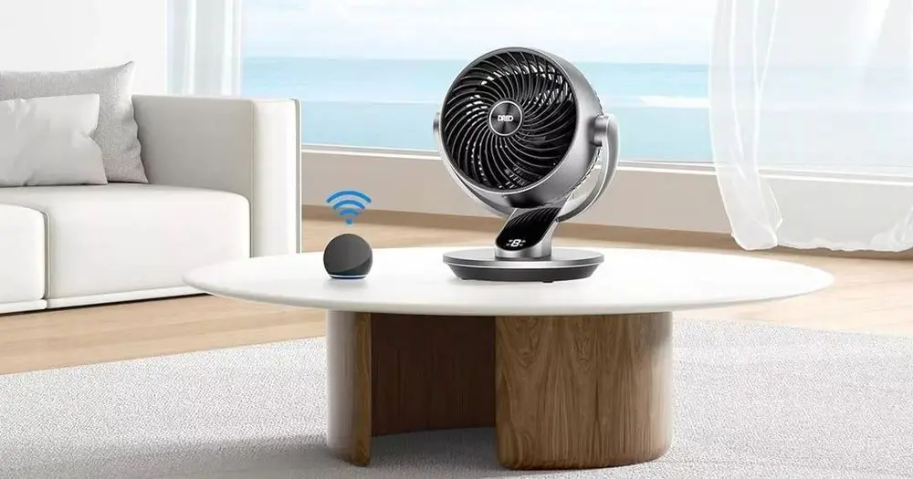 Quiet Desktop Fan On Wood Table