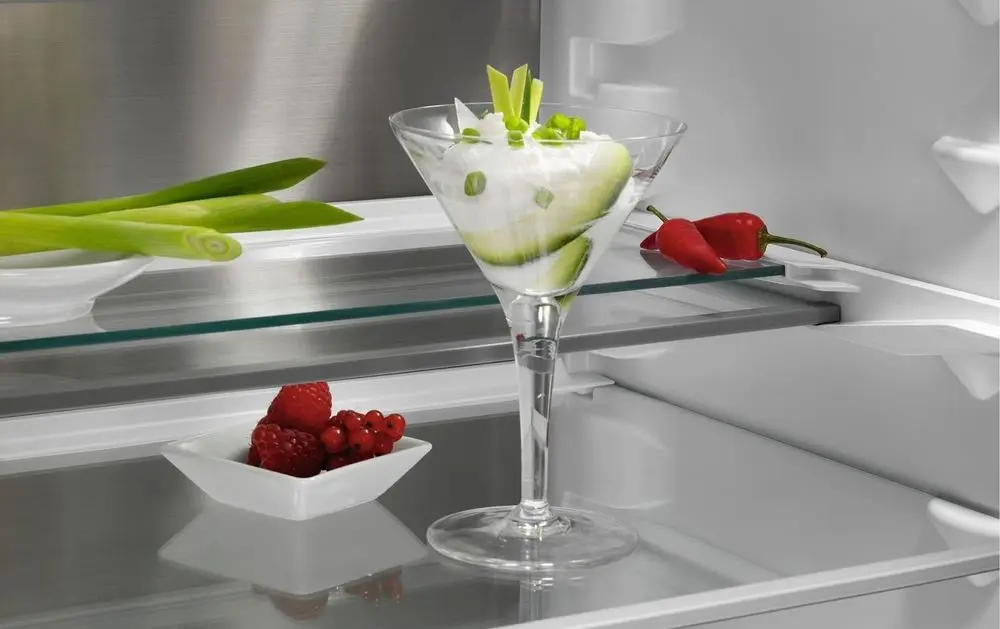 Zanussi 239 L 50/50 Integral Fridge Freezer Glass Shelves