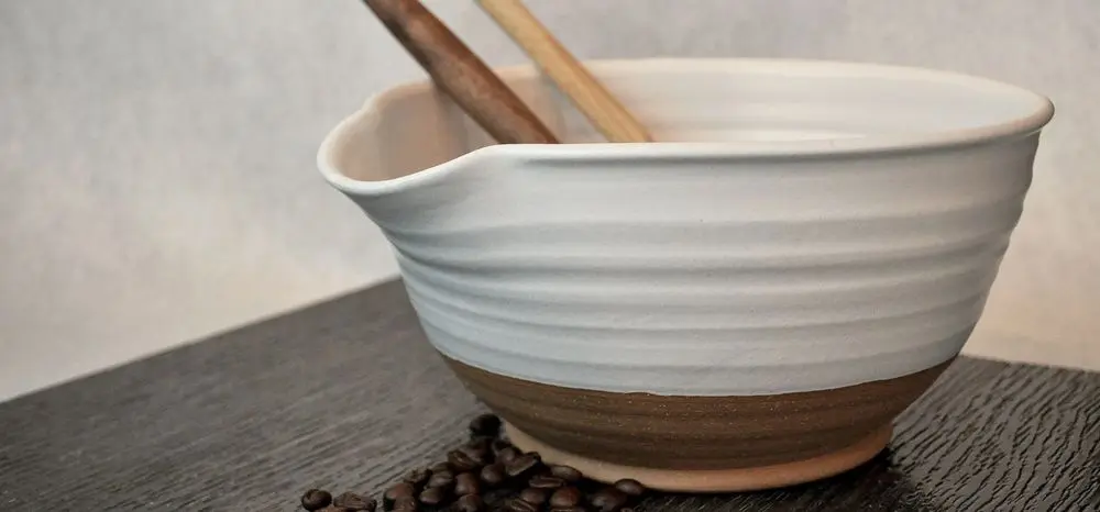 Stylish Mixing Bowl With Lip