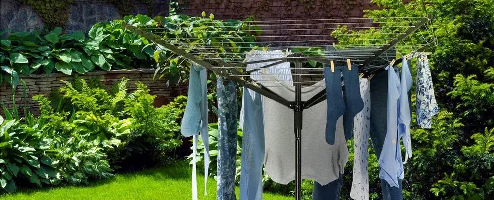 LIVIVO Outdoor Garden Rotary Washing Line In Black