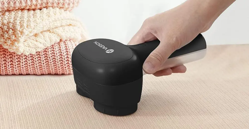 Vasson Shaver Bobble Remover On Fabric