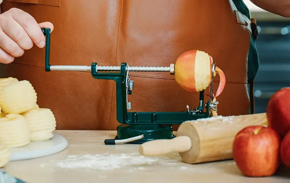 Apple Peeler Corer In Black Metal Finish