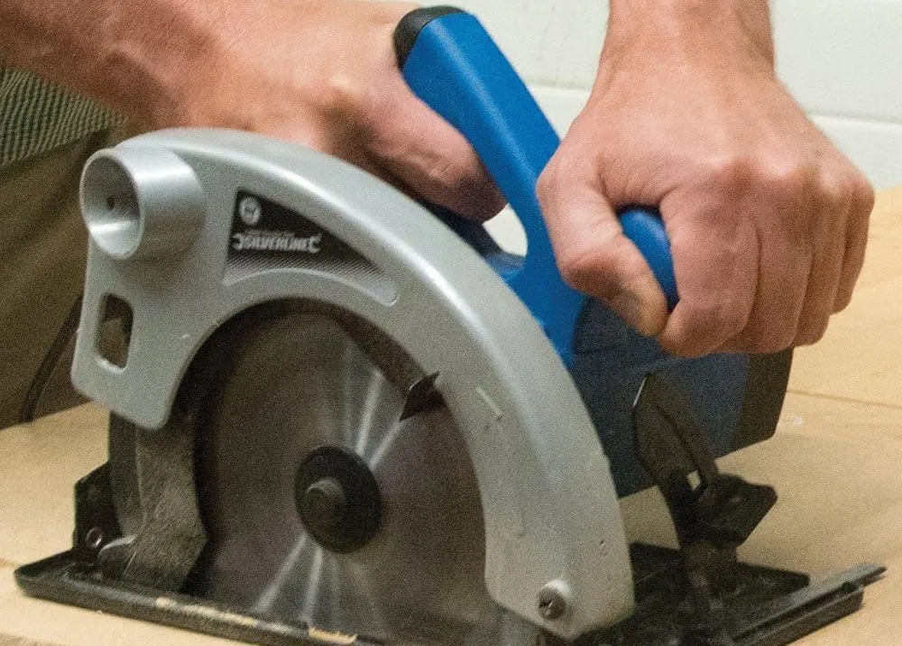 Silverline 845135 1200 W Circular Saw In Mans Hand