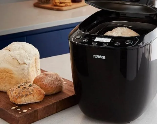Tower 2 lb Bread Maker With Loaves