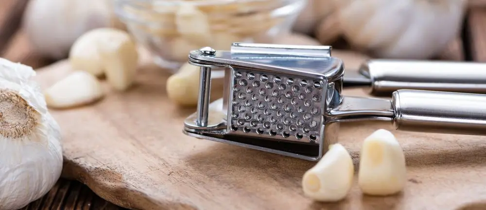 Chopping Board & Steel Garlic Press Tool