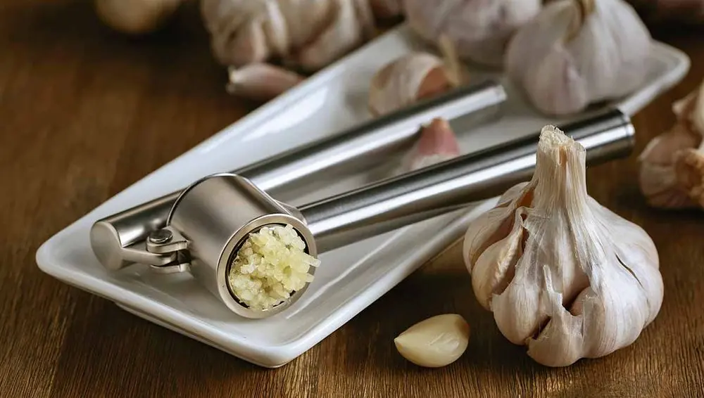 Best Garlic Crusher With Cloves