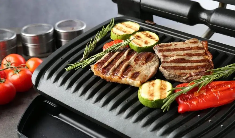 Electric BBQ Grill With Meat
