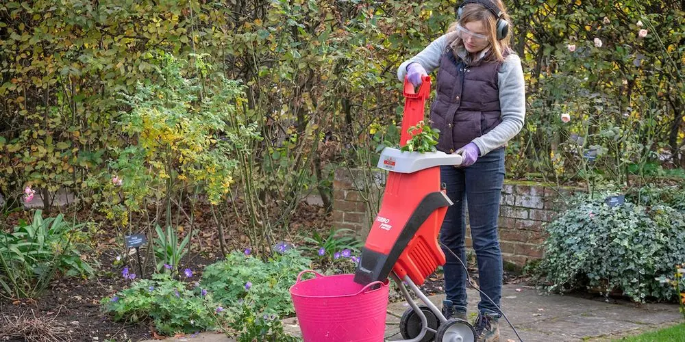 Wood Chipper With Electric Start Mechanism