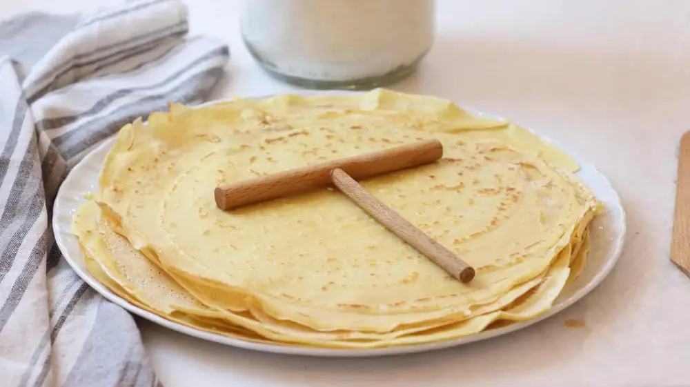 Crêpes With Wood Spreader