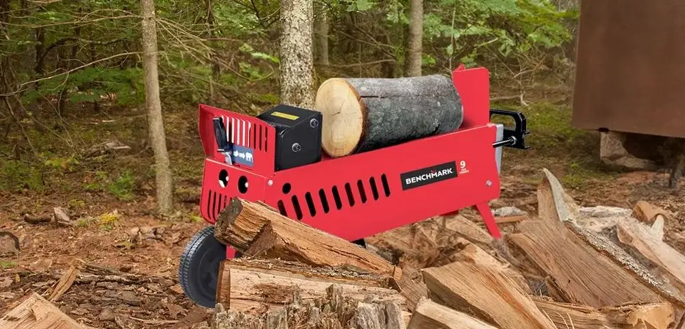 Wood Splitting Machine With Logs