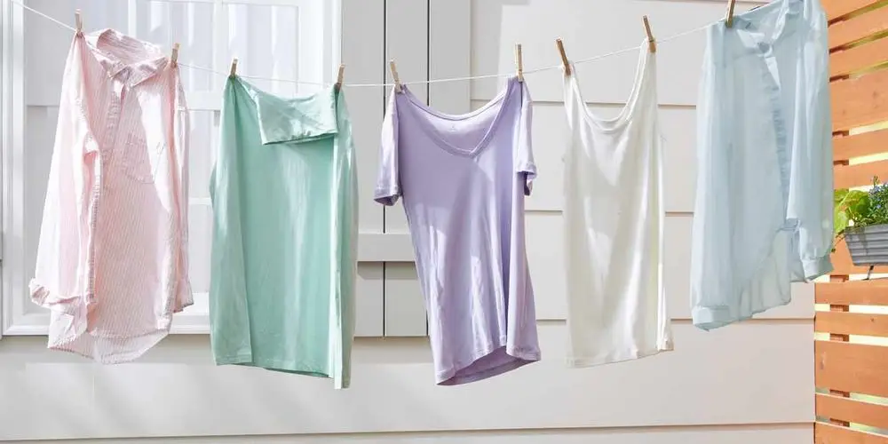 Exterior Retractable Clothesline T-Shirts