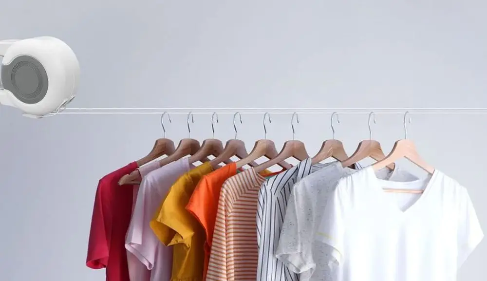 Exterior Retractable Clothesline With Shirts
