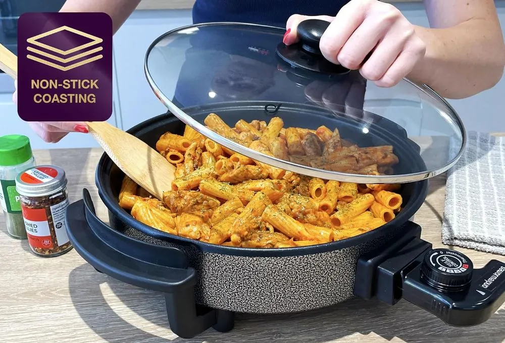 Andrew James Large Electric Frying Pan Plugged In
