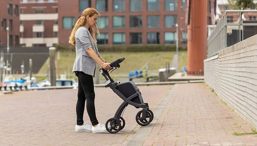 Wheeled Walking Frame With Seat & 4 Rollers