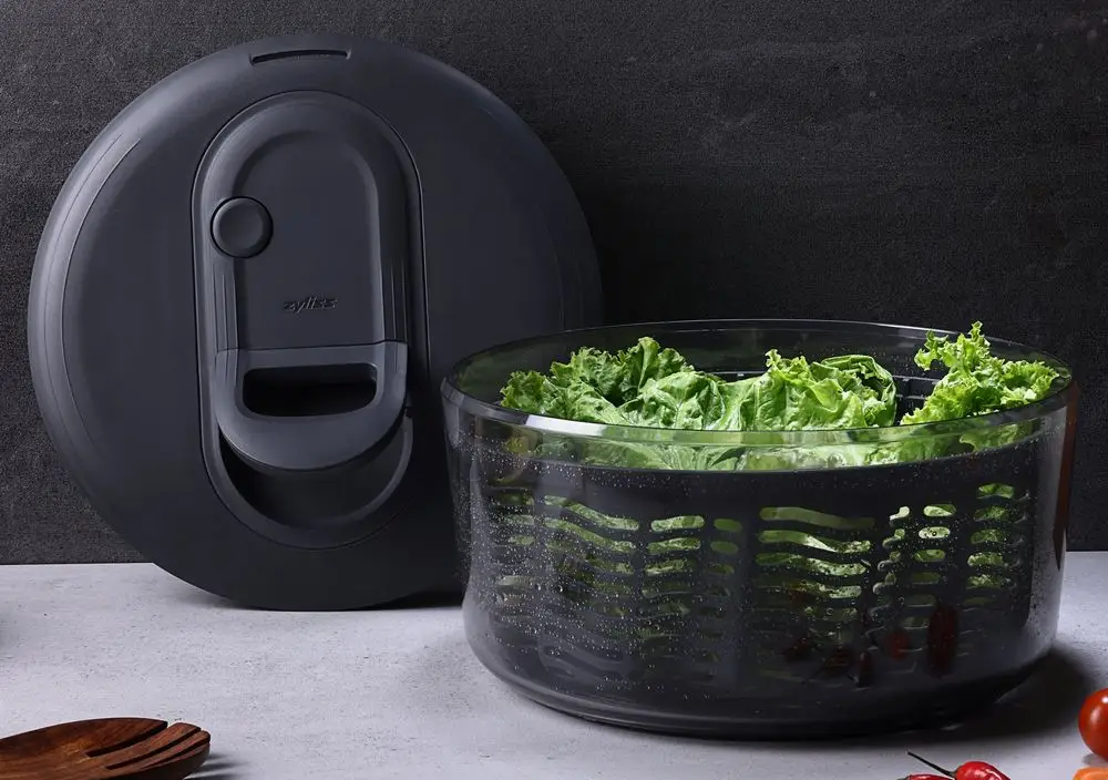 Vegetable Dryer Spinner With Lettuce. Best Salad Spinner Lettuce & Veg Dryers Page.