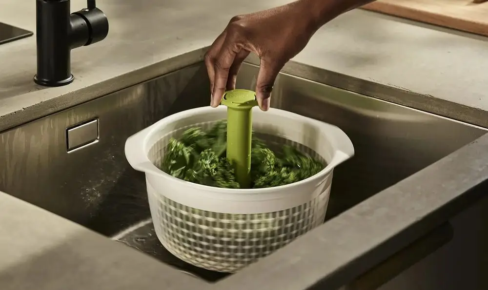 Small Salad Spinner With Veg