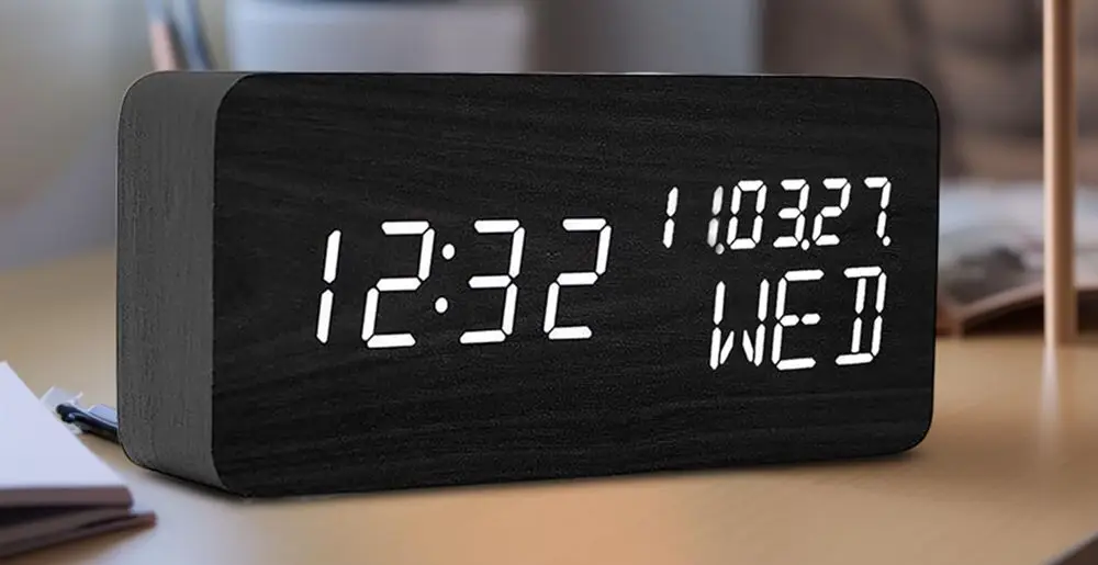 Digital Clock With Seconds Wood Style