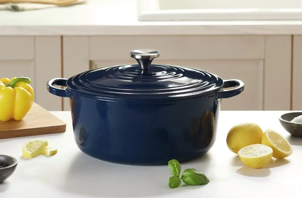 Iron Casserole Dish With Lid & Veg