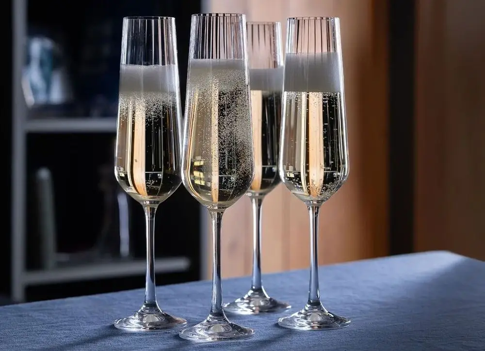 4 Rimmed Champagne Flutes