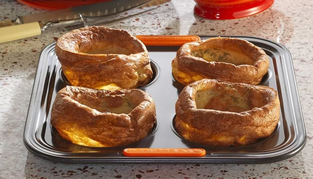 Le Creuset Yorkshire Pudding Tray In Black